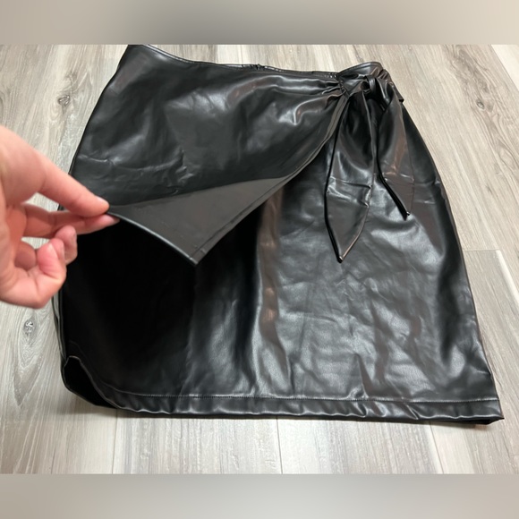 Black leather skirt - Picture 7 of 7